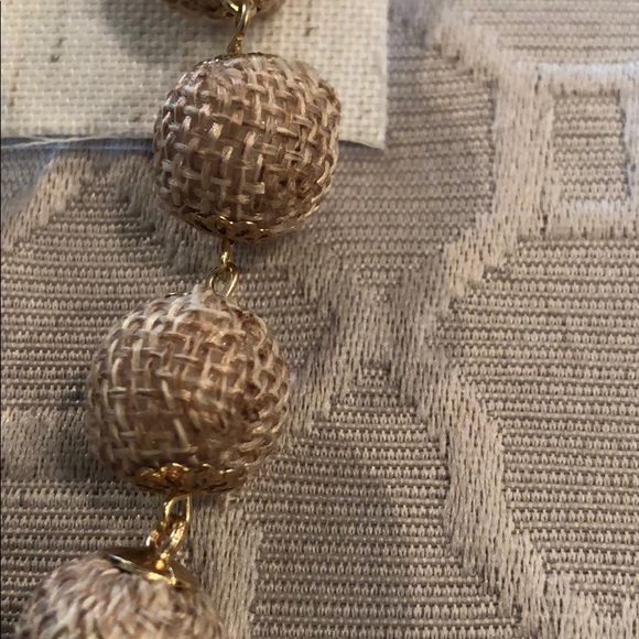 Beautiful neutral tone post drop earrings - Picture 2 of 6